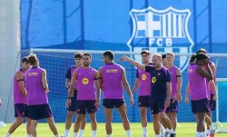 弗里克指责巴萨更衣室自私行为，诺坎普应如何应对