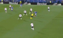 2-0,21岁皇马旧将妙传，38岁法布雷加斯率队12场不败，逼近意甲榜首