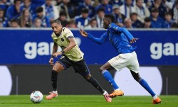 巴萨胜利阴云密布！拉菲尼亚受伤，欧冠前景蒙上阴影