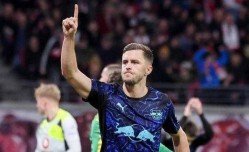 一场2-2，上演补时绝平，德甲第二掉链子，被拜仁甩开，争冠悬了