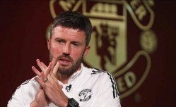 曼联已明确新帅遴选计划，卡里克能否入围全凭战绩，教练团队协同成关键